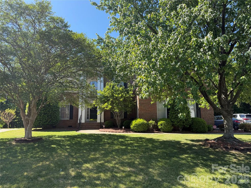 11025 Fountaingrove Drive, Charlotte, NC 28262