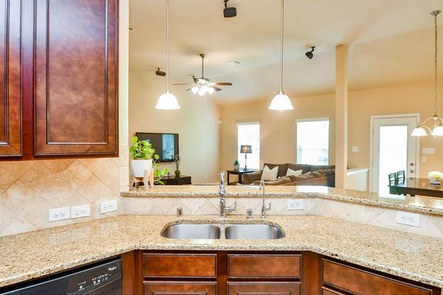 30057 Willow Walk Lane, Brookshire, TX 77423