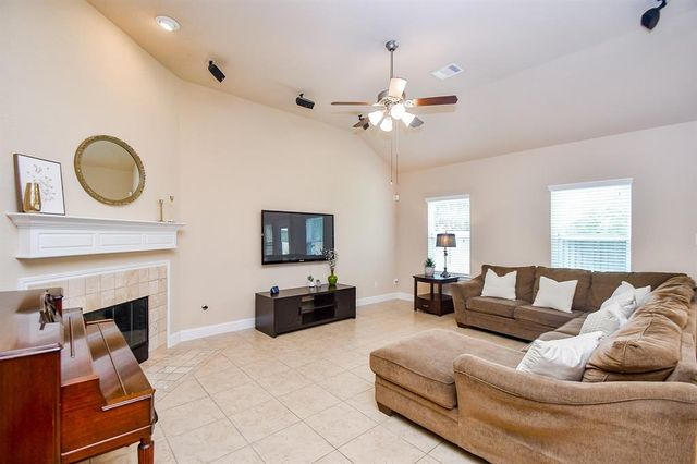30057 Willow Walk Lane, Brookshire, TX 77423