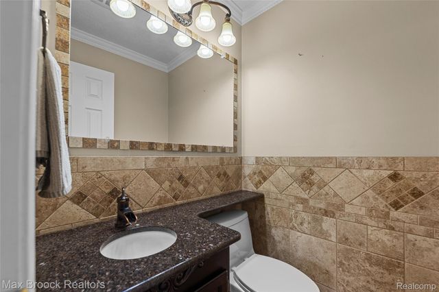 3639 Heatherwood Court, Rochester Hills, MI 48309