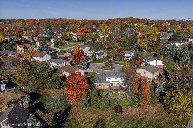 3639 Heatherwood Court, Rochester Hills, MI 48309