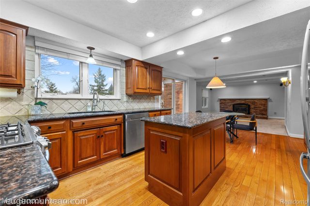 3639 Heatherwood Court, Rochester Hills, MI 48309