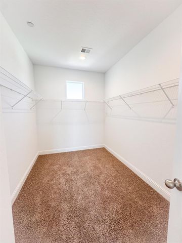 454 W Windsor, Clovis, CA 93612