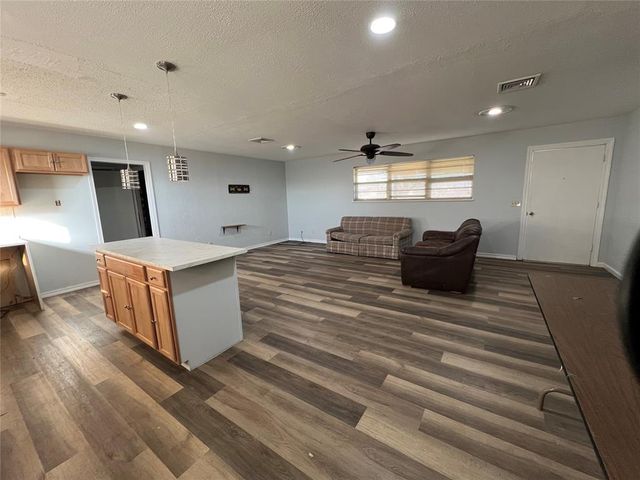 101 S Highland Avenue, Hobart, OK 73651