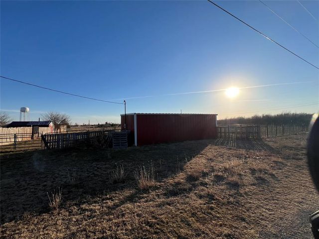 101 S Highland Avenue, Hobart, OK 73651