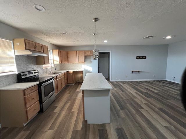 101 S Highland Avenue, Hobart, OK 73651