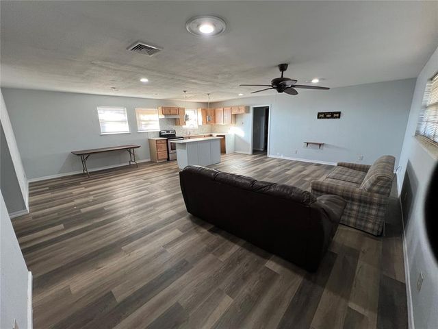 101 S Highland Avenue, Hobart, OK 73651