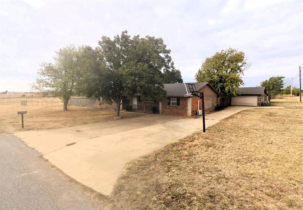101 S Highland Avenue, Hobart, OK 73651