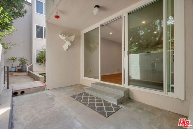 8535 W West Knoll Drive 107, West Hollywood, CA 90069