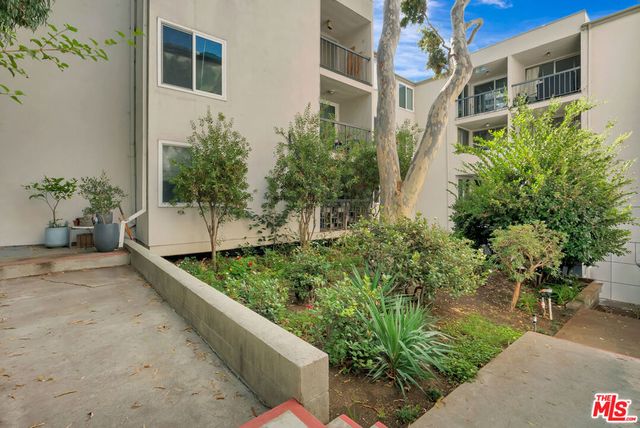 8535 W West Knoll Drive 107, West Hollywood, CA 90069