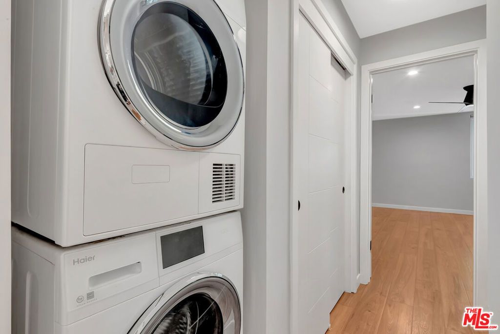 Image 15 of property listing at 8535 W West Knoll Drive 107, West Hollywood, CA 90069