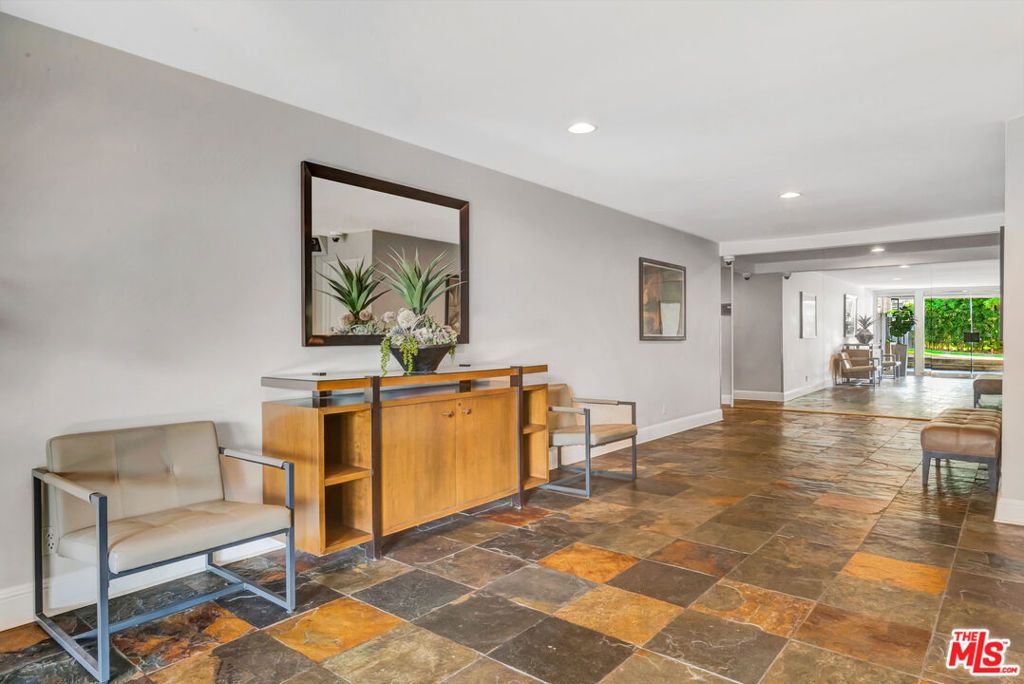 Image 6 of property listing at 8535 W West Knoll Drive 107, West Hollywood, CA 90069