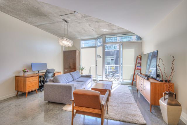 600 12th Ave S Apt 803, Nashville, TN 37203