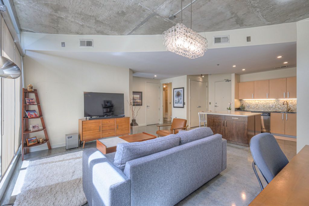 600 12th Ave S Apt 803, Nashville, TN 37203