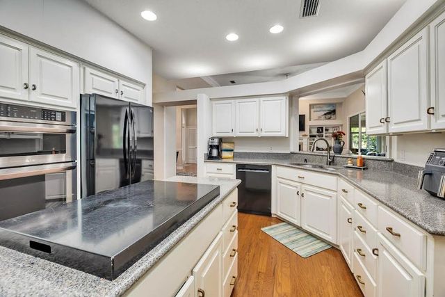 316 Oak Grove Island Drive, Brunswick, GA 31523