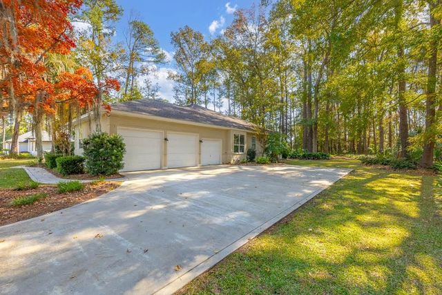 316 Oak Grove Island Drive, Brunswick, GA 31523