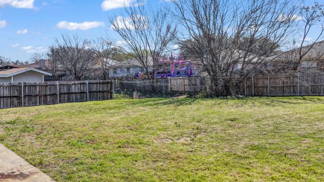 3432 Woodbridge Drive, Forest Hill, TX 76140