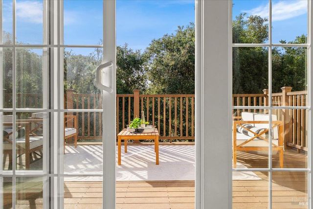 134 Moonlight Dr, Healdsburg, CA 95448