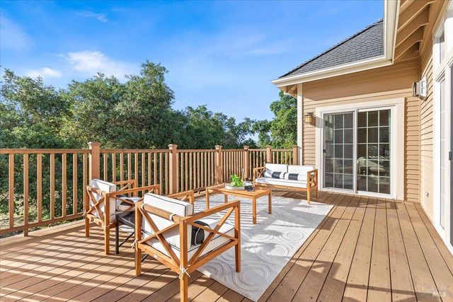 134 Moonlight Dr, Healdsburg, CA 95448