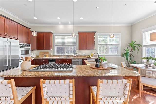 134 Moonlight Dr, Healdsburg, CA 95448