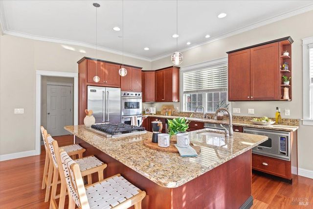 134 Moonlight Dr, Healdsburg, CA 95448