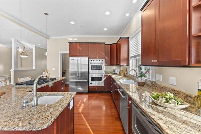 134 Moonlight Dr, Healdsburg, CA 95448