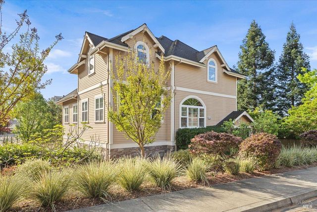 134 Moonlight Dr, Healdsburg, CA 95448