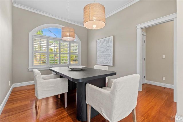 134 Moonlight Dr, Healdsburg, CA 95448