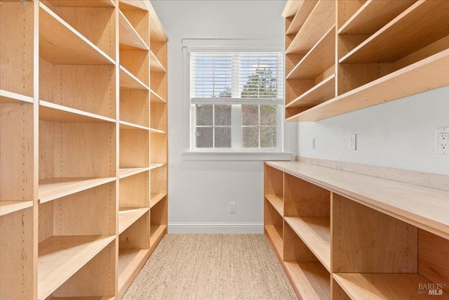 134 Moonlight Dr, Healdsburg, CA 95448