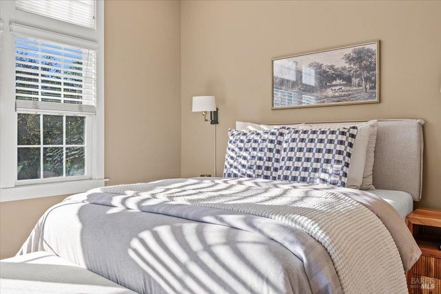 134 Moonlight Dr, Healdsburg, CA 95448