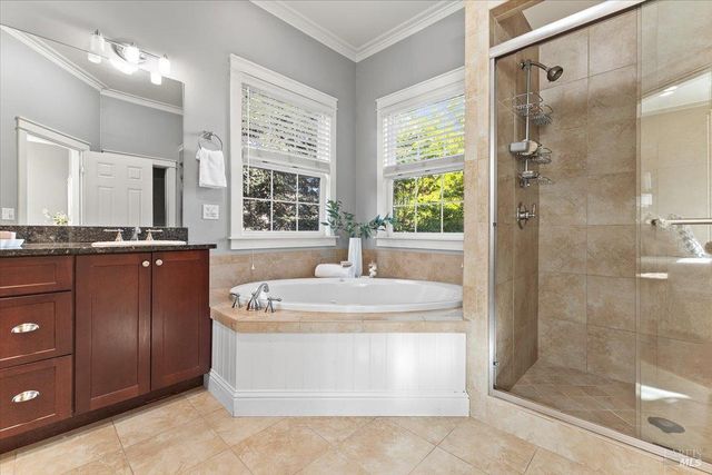 134 Moonlight Dr, Healdsburg, CA 95448