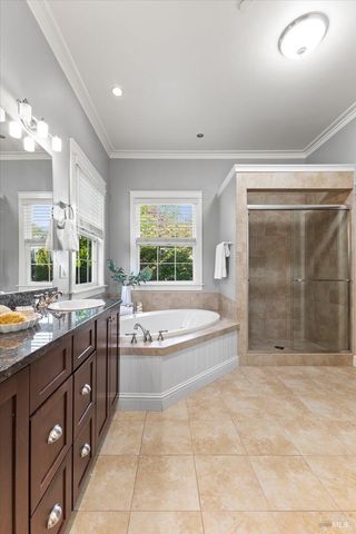 134 Moonlight Dr, Healdsburg, CA 95448