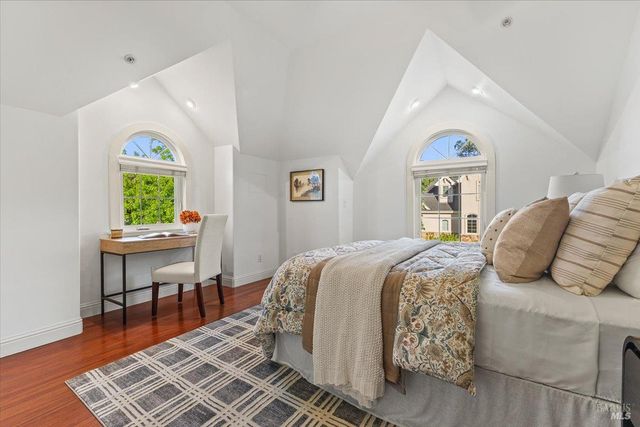 134 Moonlight Dr, Healdsburg, CA 95448