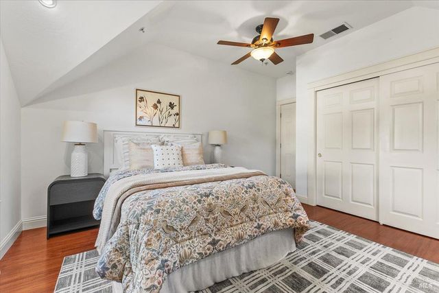 134 Moonlight Dr, Healdsburg, CA 95448