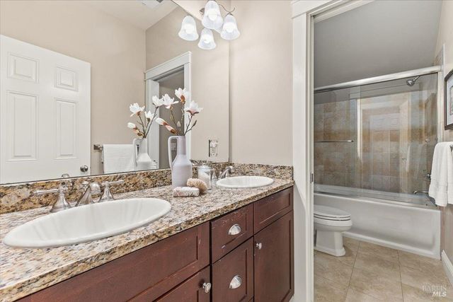 134 Moonlight Dr, Healdsburg, CA 95448