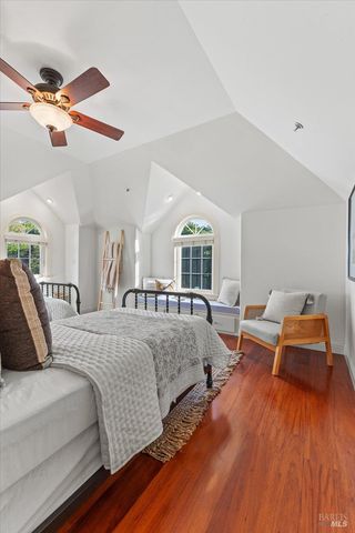 134 Moonlight Dr, Healdsburg, CA 95448