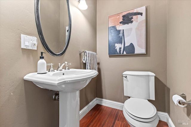 134 Moonlight Dr, Healdsburg, CA 95448