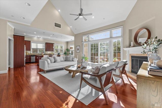 134 Moonlight Dr, Healdsburg, CA 95448