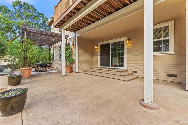 134 Moonlight Dr, Healdsburg, CA 95448