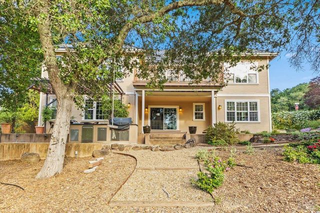 134 Moonlight Dr, Healdsburg, CA 95448