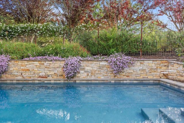 134 Moonlight Dr, Healdsburg, CA 95448