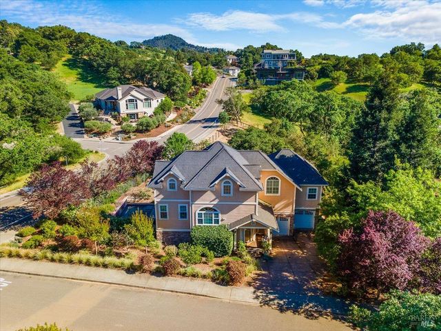 134 Moonlight Dr, Healdsburg, CA 95448