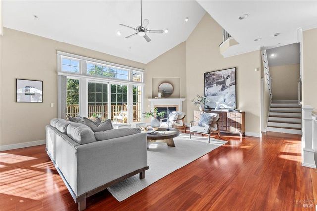 134 Moonlight Dr, Healdsburg, CA 95448