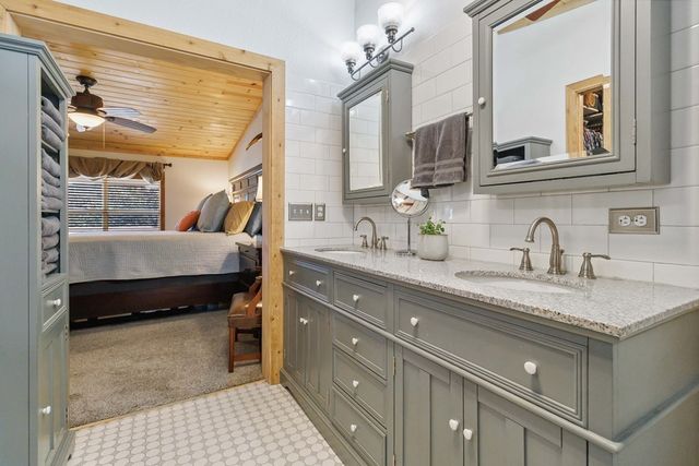 165 Mari-B, Center Point, TX 78010