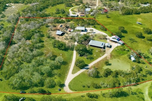 165 Mari-B, Center Point, TX 78010