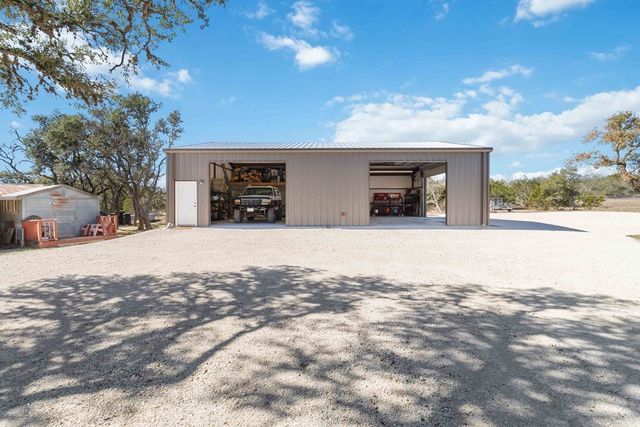 165 Mari-B, Center Point, TX 78010