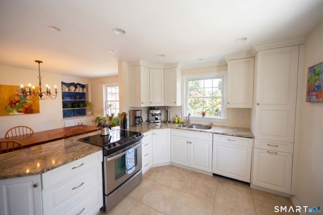 23 Meadowood Lane, Old Saybrook, CT 06475