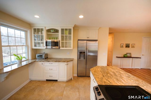 23 Meadowood Lane, Old Saybrook, CT 06475