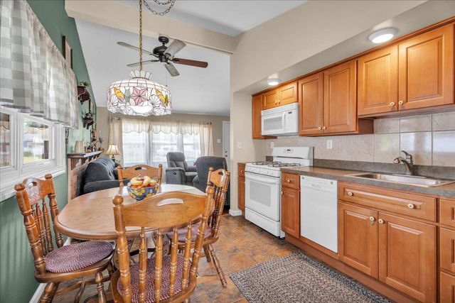 569 N COLES AVE, Maple Shade, NJ 08052