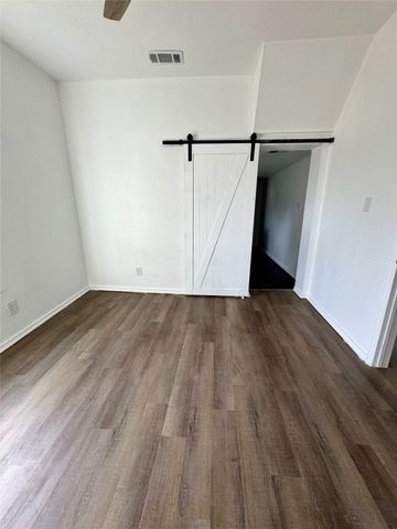 400 S 4th Street, Bonham, TX 75418